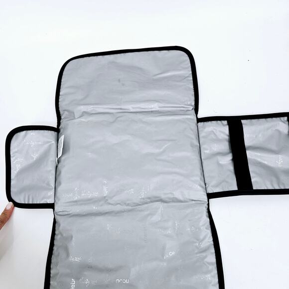 Thirty-One On the Go Changing Clutch Foldable Baby Diaper Changing Pad Black - Picture 7 of 12